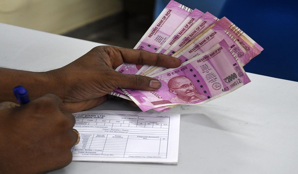 Today marks the deadline for depositing or exchanging ₹2,000 notes What happens if the October 7 cutoff is not met?